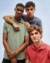 Drei Models präsentieren Poloshirts der Schweizer Modemarke 3RD MAY in verschiedenen Farben.